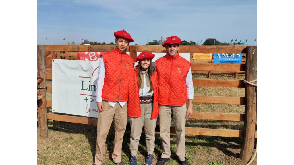 Descubre cómo el proyecto educativo de la cabaña Limangus del IPEA 209, prepara a los estudiantes para un futuro en la producción agropecuaria a través de la práctica y la innovación genética